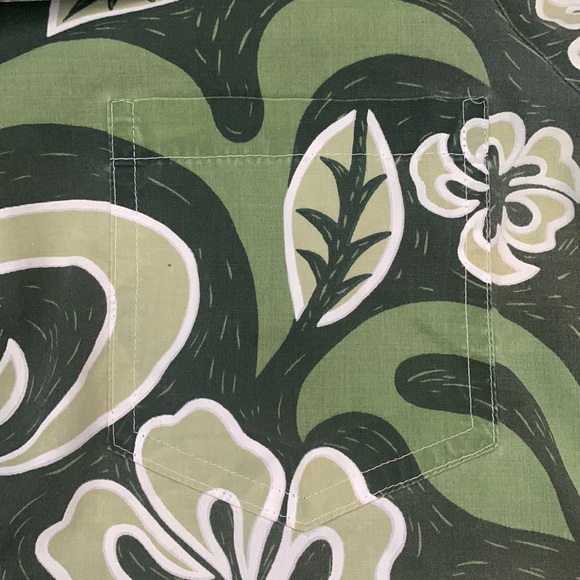 Green Hawaiian wear button up - Picture 2 of 4